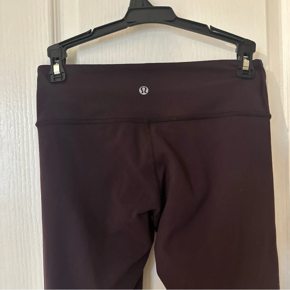 lululemon Athletica Cropped Leggings Dark‎ Purple Size 4